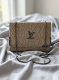 Khaki beige embossed flap chain shoulder bag for women luxury style 2 in 1 black gunmetal chain handbag 2026 Royal Nexus