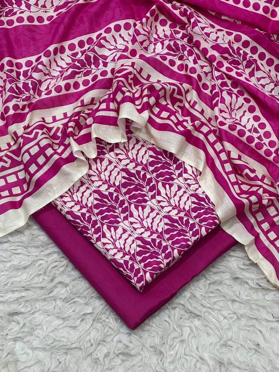 Alkaram digital printed lawn 3-piece unstitched suit with printed dupatta and dyed trouser summer collection 2026 multiple colors pakistan
