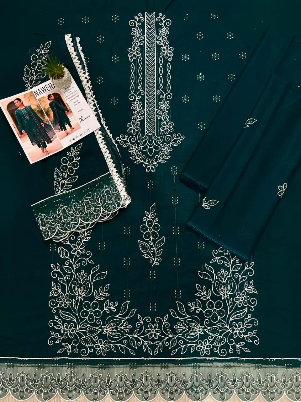 Lamisah Nawera Embroidered Doriya Lawn Suit - Mauve Pink | Royal Nexus