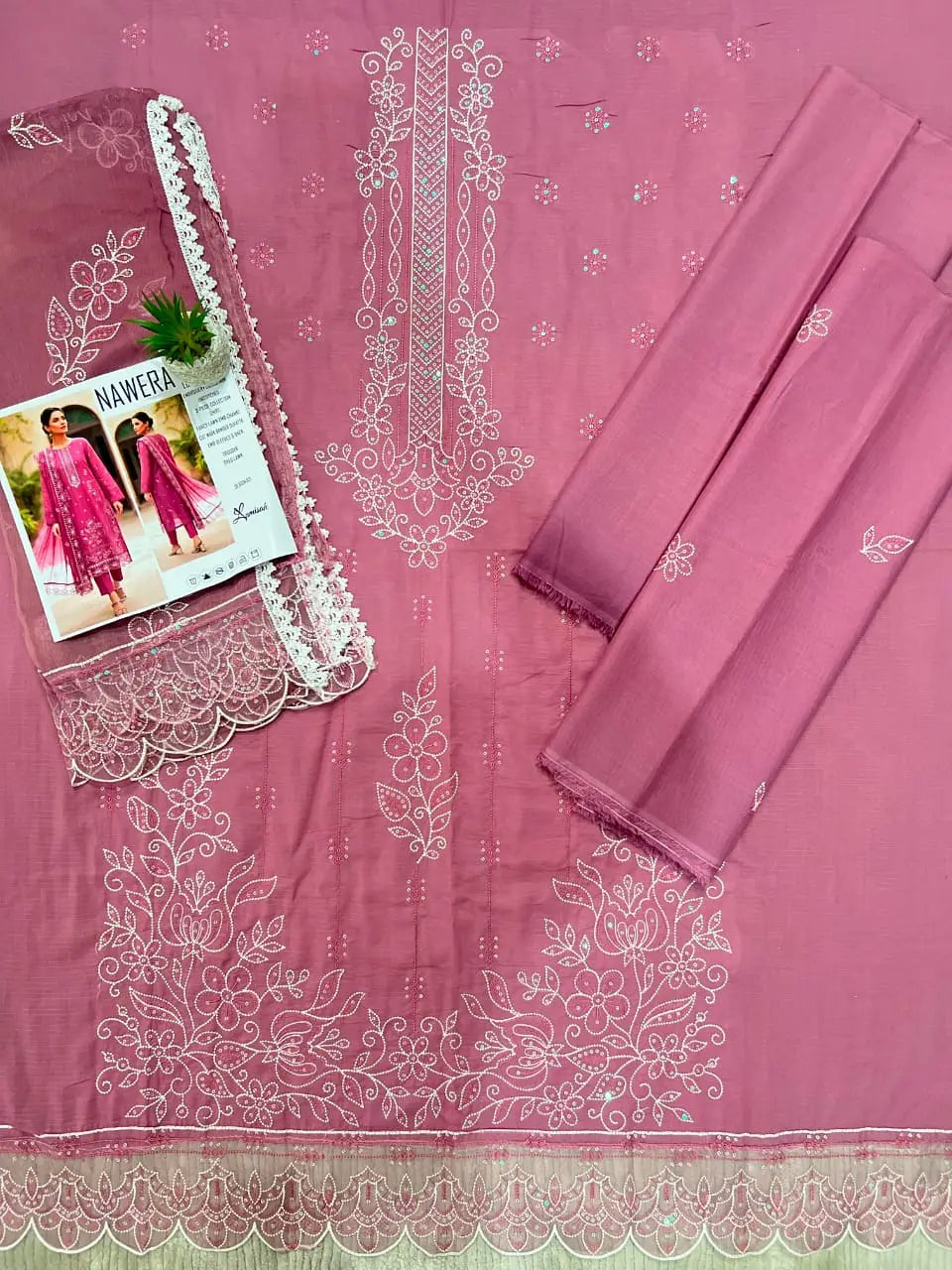 Lamisah Nawera Embroidered Doriya Lawn Suit - Mauve Pink | Royal Nexus