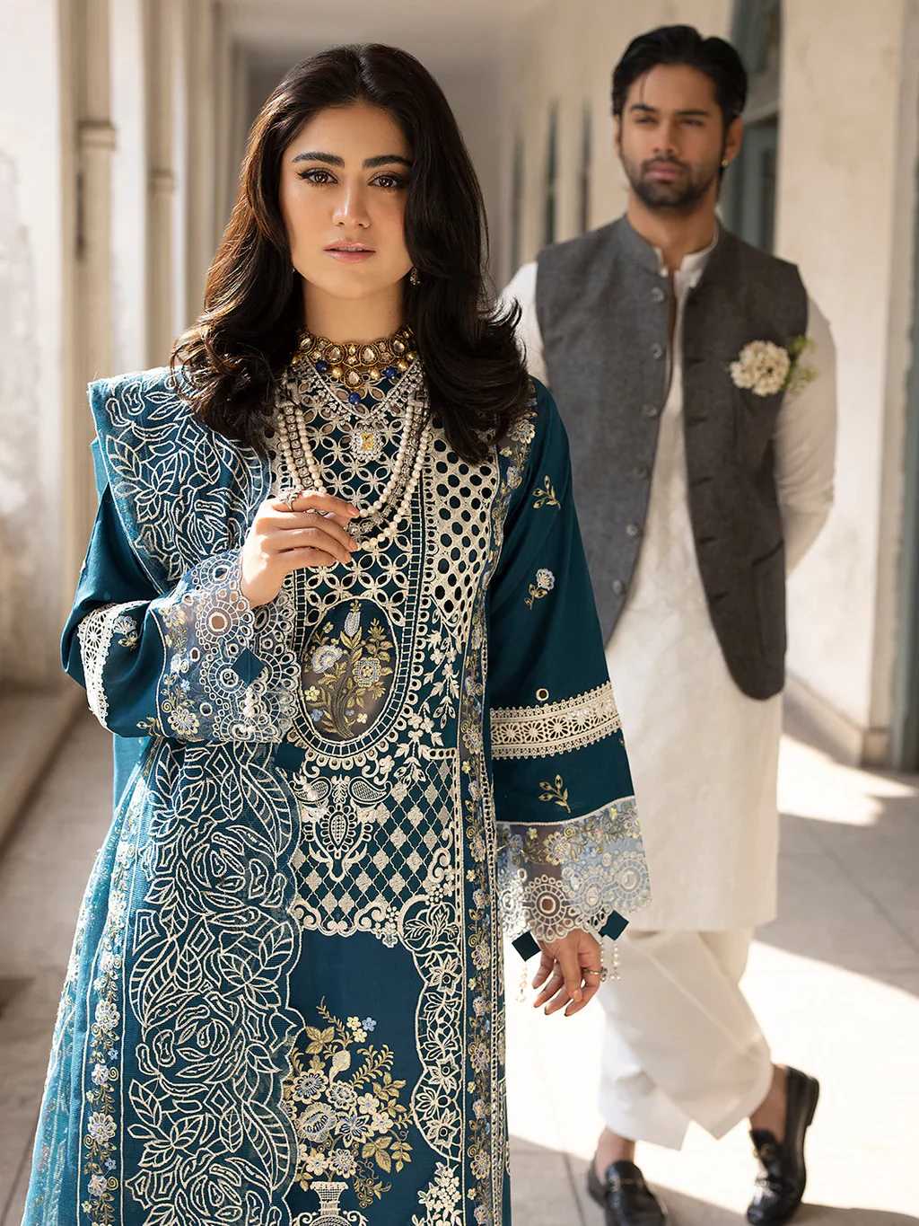 Luxury embroidered lawn 3 piece suit with khaddi net dupatta