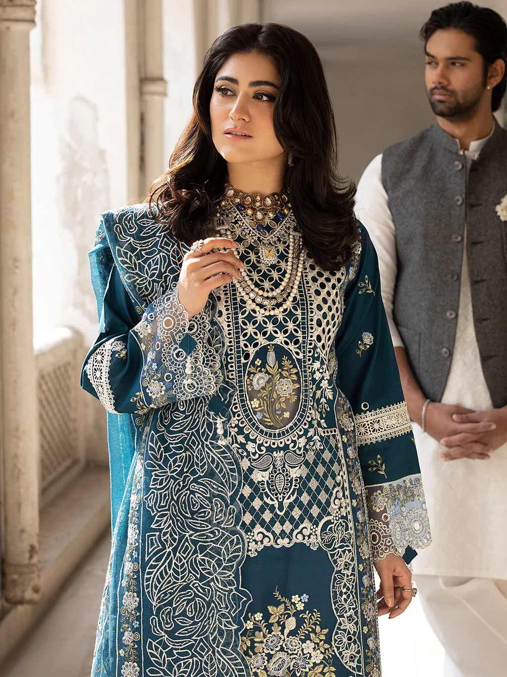 Luxury embroidered lawn 3 piece suit with khaddi net dupatta